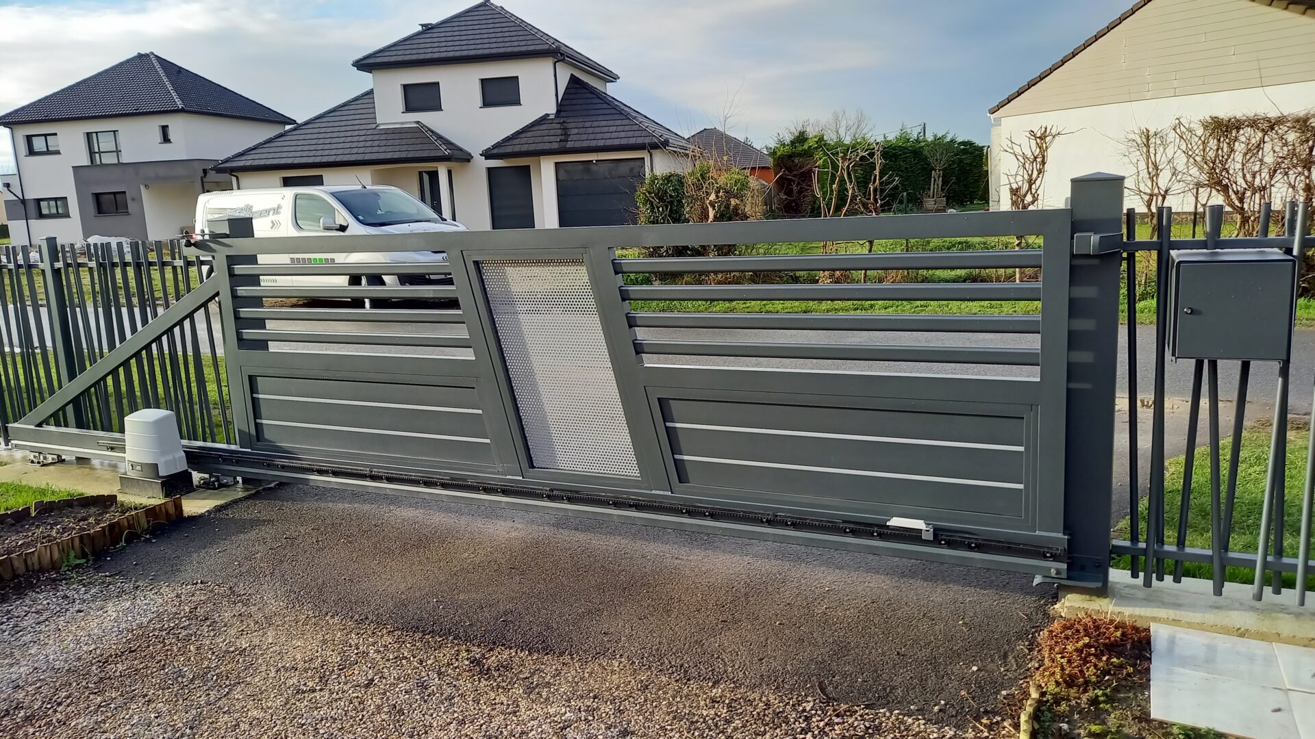 IRIS MODIFIE AUTOPORTE - BI-COLORATION - VUE DE L'INTERIEUR