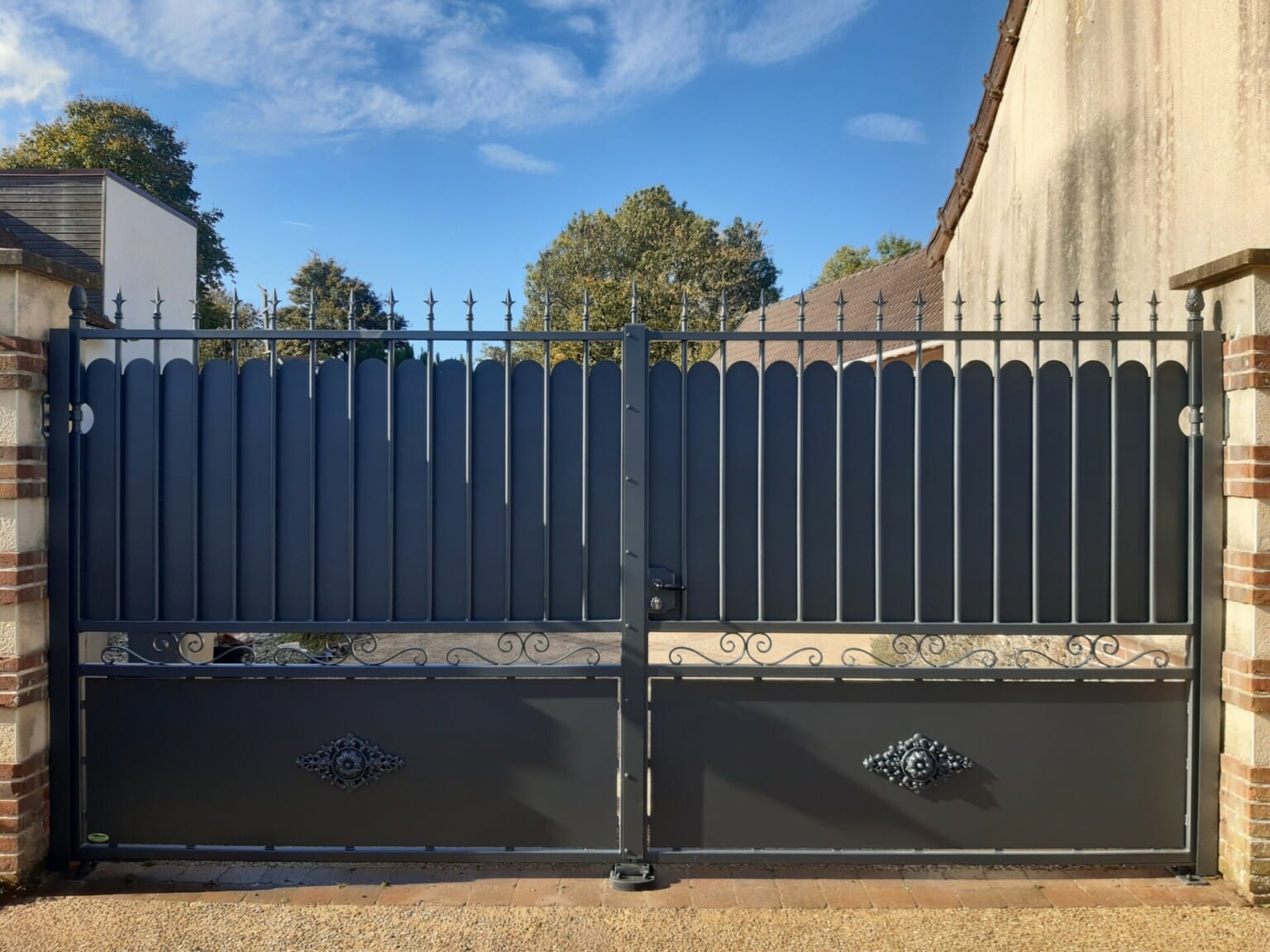 LILAS FESTONNE TOLE SOUDEE SUR LE BAS - CHANTIER OCTOBRE 2022