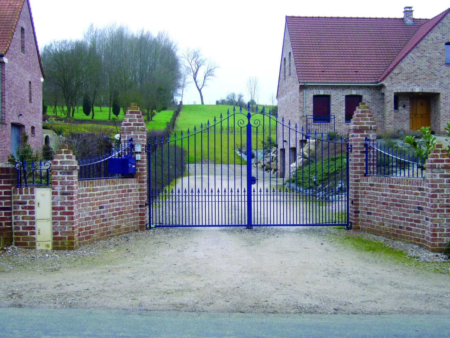 JACINTHE  2 BATTANTS - AVEC SERURRE - GRILLES SUR MURET