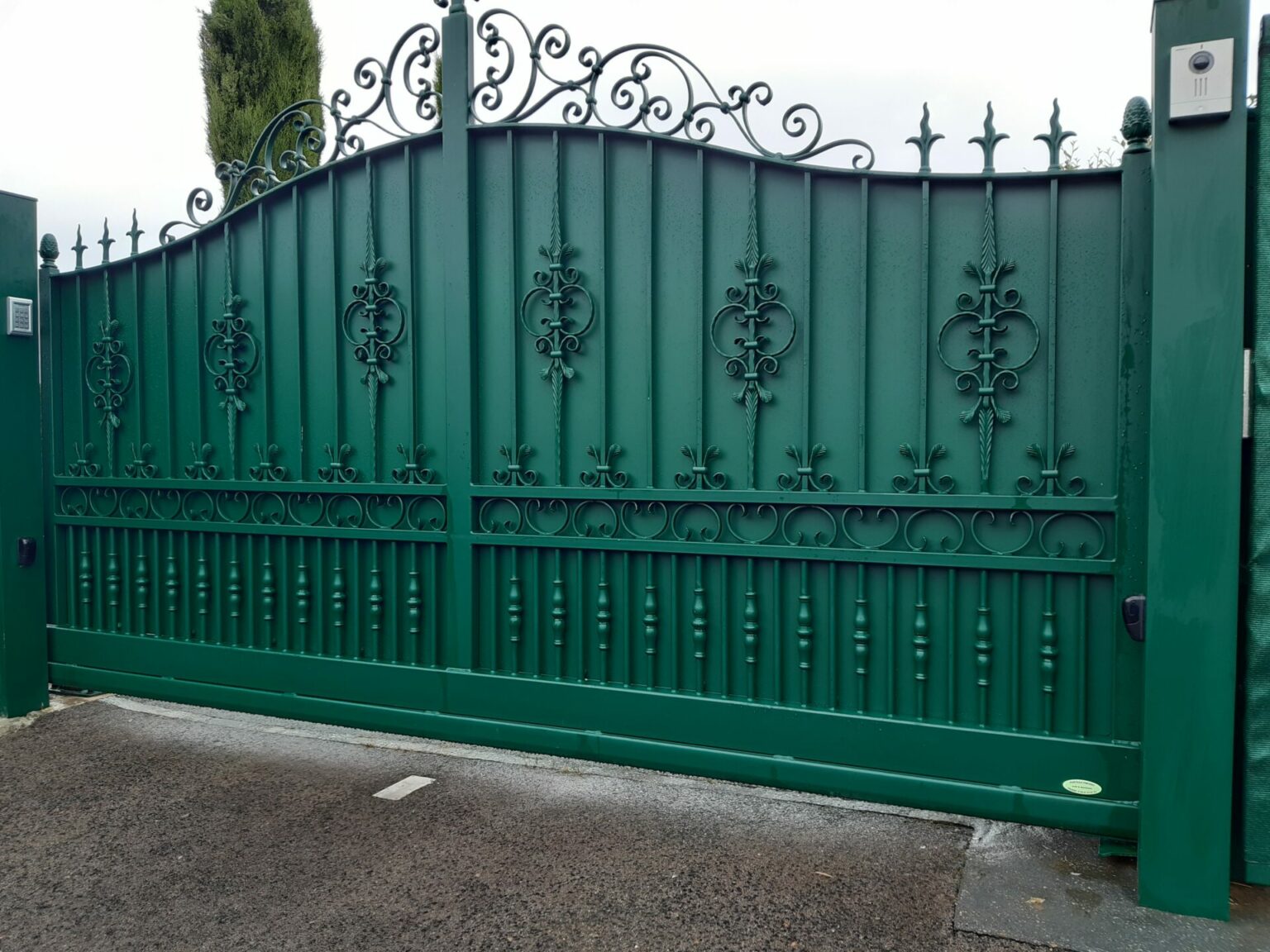 LAVANDE  ENTIEREMENT FESTONNE