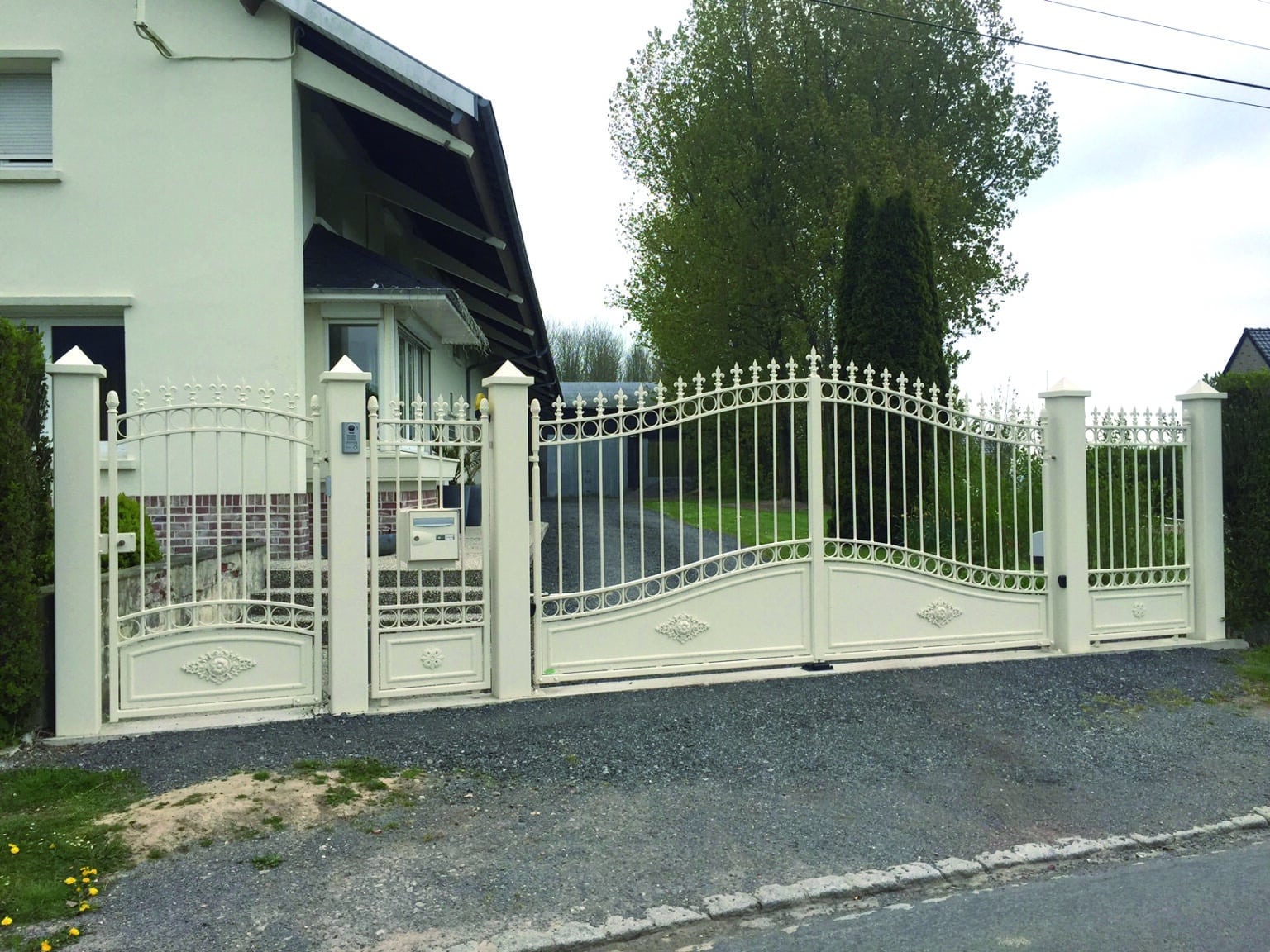 TOURNESOL 2 BATTANTS - GRILLES FIXES - PORTILLON