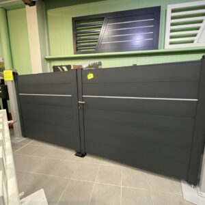 Portail battant en lame aluminium