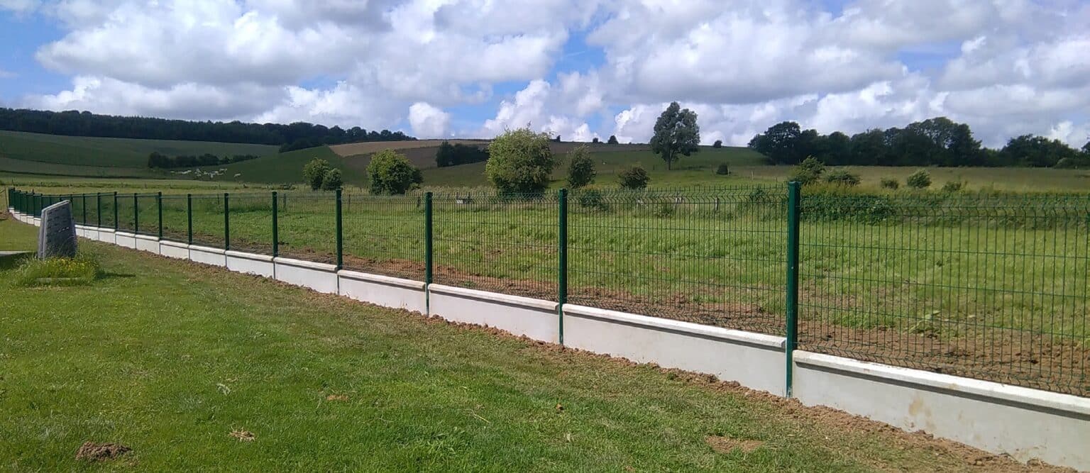 Panneaux de grillage rigide nylofor 3d avec plaque béton sur le bas-1